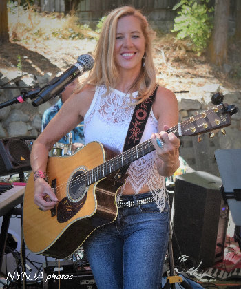 Photograph of Monique
  DeHaviland